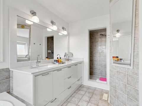 Photo 15 at 10 Silver Oaks Boulevard, Sonoma Heights, Vaughan