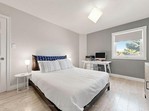 Photo 16 at 10 Silver Oaks Boulevard, Sonoma Heights, Vaughan