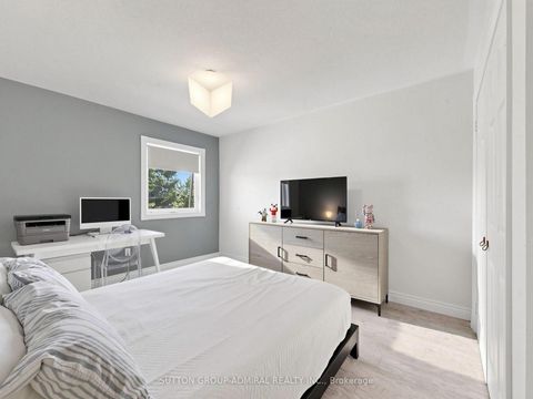 Photo 17 at 10 Silver Oaks Boulevard, Sonoma Heights, Vaughan