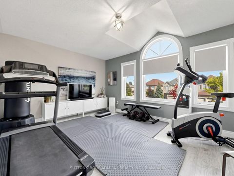 Photo 18 at 10 Silver Oaks Boulevard, Sonoma Heights, Vaughan