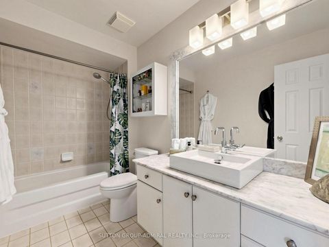 Photo 20 at 10 Silver Oaks Boulevard, Sonoma Heights, Vaughan
