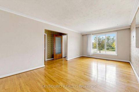 Photo 5 at 13 Liscombe Road, Rustic, Toronto