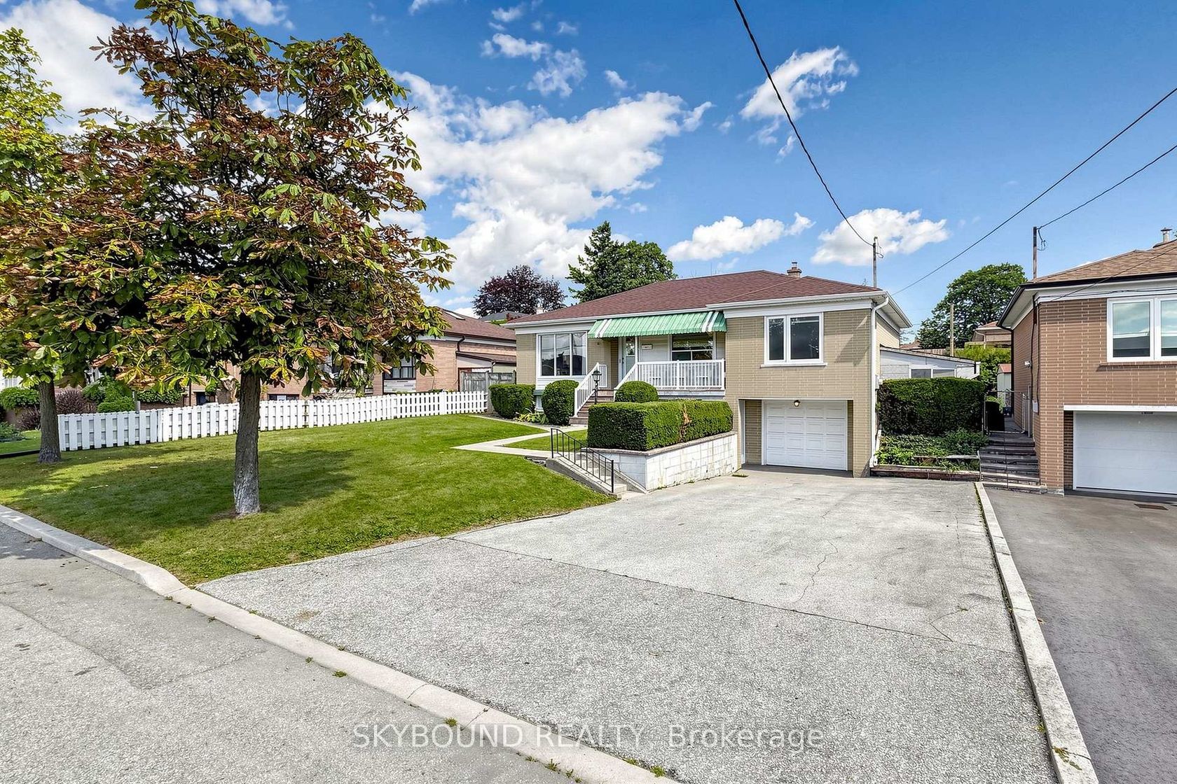13 Liscombe Road, Rustic, Toronto 