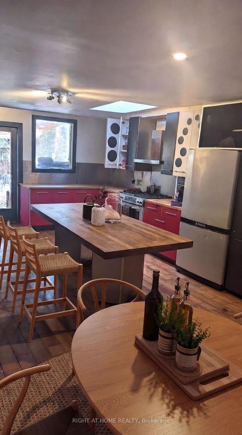 Photo 9 at 160 Rosemount Avenue, Davenport, Toronto