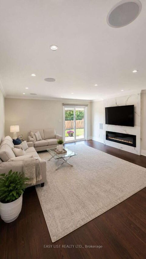 Photo 7 at 103 Fifefield Drive, Maple, Vaughan