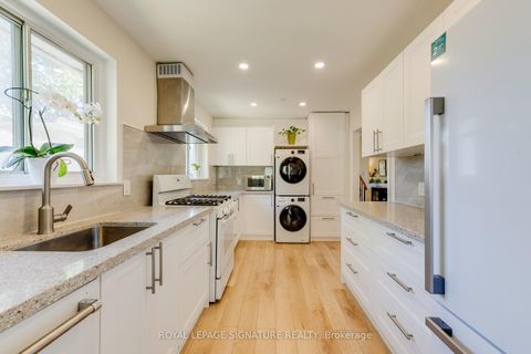 Photo 1 at 8 Bellbury Crescent, Don Valley Village, Toronto