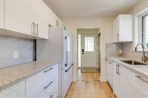 Photo 2 at 8 Bellbury Crescent, Don Valley Village, Toronto