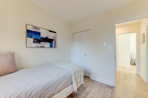 Photo 12 at 8 Bellbury Crescent, Don Valley Village, Toronto
