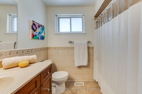 Photo 13 at 8 Bellbury Crescent, Don Valley Village, Toronto