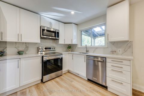 Photo 15 at 8 Bellbury Crescent, Don Valley Village, Toronto