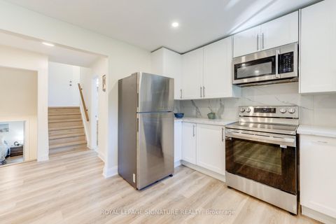 Photo 16 at 8 Bellbury Crescent, Don Valley Village, Toronto