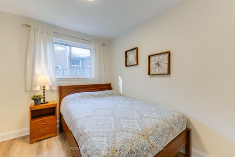 Photo 19 at 8 Bellbury Crescent, Don Valley Village, Toronto