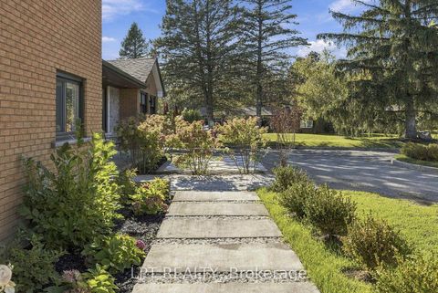 Photo 2 at 9 Noblewood Drive, Nobleton, King