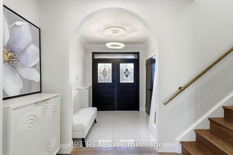 Photo 3 at 9 Noblewood Drive, Nobleton, King