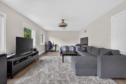 Photo 33 at 37 Offord Crescent, Bayview Southeast, Aurora
