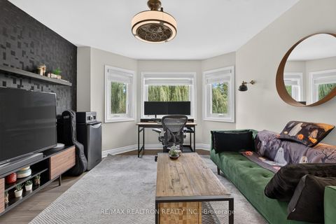 Photo 37 at 37 Offord Crescent, Bayview Southeast, Aurora