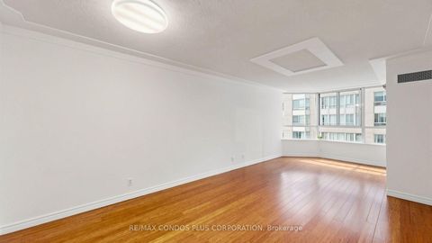 Photo 9 at 702 - 717 Bay Street, Bay Street Corridor, Toronto