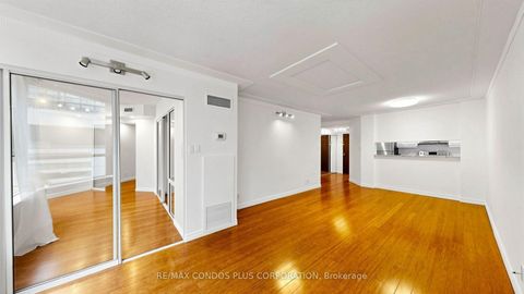 Photo 10 at 702 - 717 Bay Street, Bay Street Corridor, Toronto