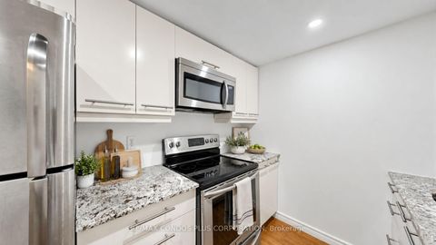 Photo 12 at 702 - 717 Bay Street, Bay Street Corridor, Toronto