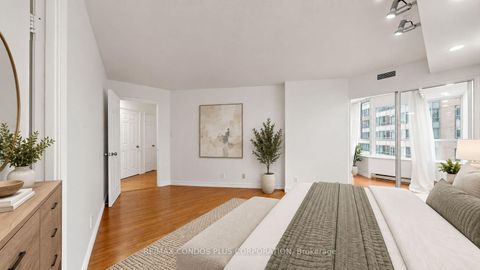 Photo 15 at 702 - 717 Bay Street, Bay Street Corridor, Toronto