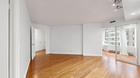 Photo 16 at 702 - 717 Bay Street, Bay Street Corridor, Toronto