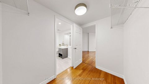 Photo 20 at 702 - 717 Bay Street, Bay Street Corridor, Toronto