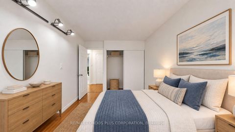 Photo 23 at 702 - 717 Bay Street, Bay Street Corridor, Toronto