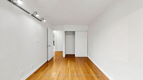 Photo 25 at 702 - 717 Bay Street, Bay Street Corridor, Toronto