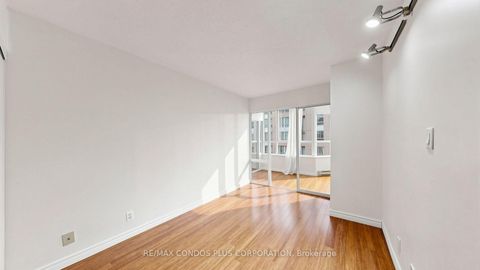 Photo 26 at 702 - 717 Bay Street, Bay Street Corridor, Toronto