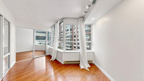 Photo 28 at 702 - 717 Bay Street, Bay Street Corridor, Toronto
