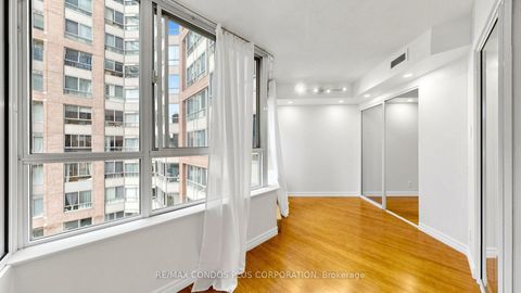 Photo 29 at 702 - 717 Bay Street, Bay Street Corridor, Toronto