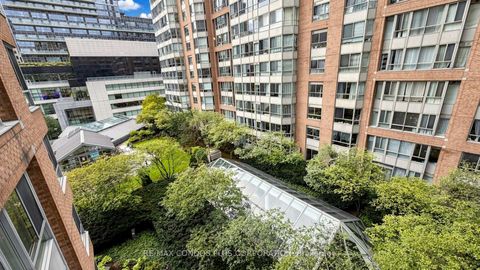 Photo 30 at 702 - 717 Bay Street, Bay Street Corridor, Toronto