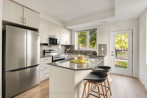 Photo 10 at 162 William Duncan Road, CFB, Toronto