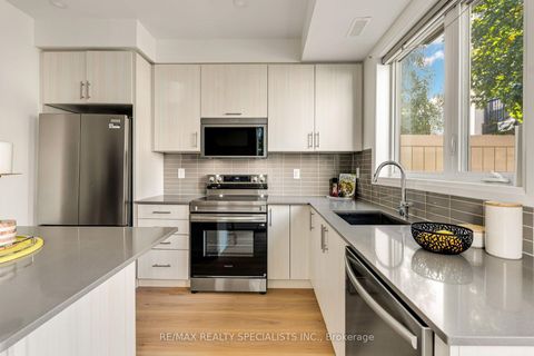 Photo 11 at 162 William Duncan Road, CFB, Toronto