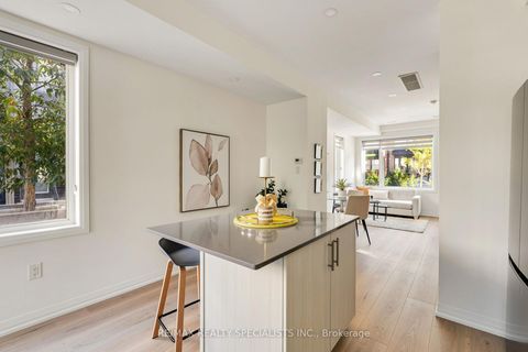 Photo 14 at 162 William Duncan Road, CFB, Toronto