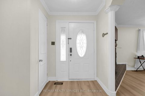 Photo 2 at 17 Avening Drive, Clairville, Toronto