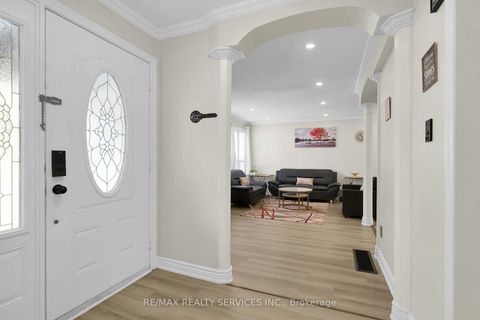 Photo 3 at 17 Avening Drive, Clairville, Toronto