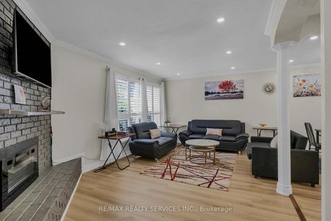 Photo 4 at 17 Avening Drive, Clairville, Toronto