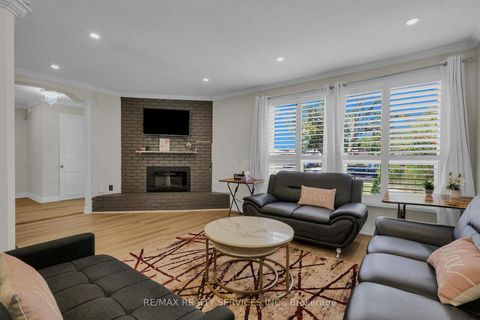 Photo 6 at 17 Avening Drive, Clairville, Toronto