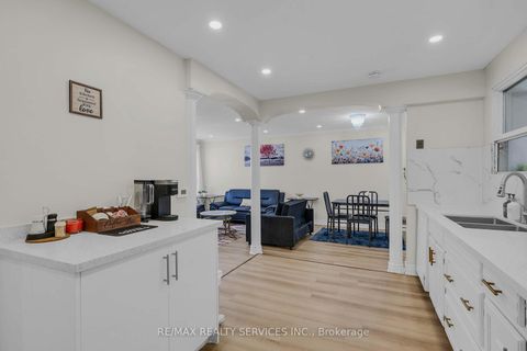 Photo 9 at 17 Avening Drive, Clairville, Toronto