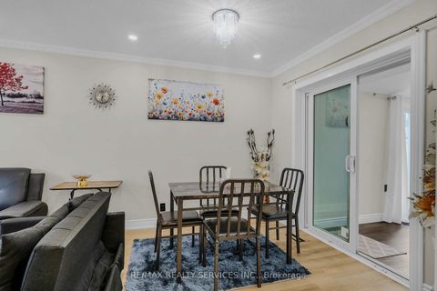 Photo 11 at 17 Avening Drive, Clairville, Toronto