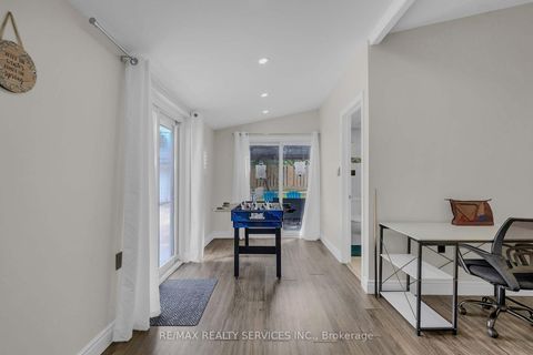 Photo 12 at 17 Avening Drive, Clairville, Toronto
