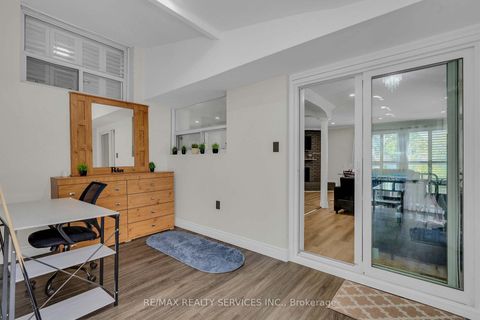Photo 14 at 17 Avening Drive, Clairville, Toronto