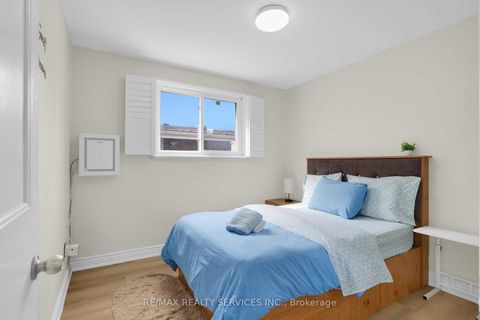 Photo 17 at 17 Avening Drive, Clairville, Toronto