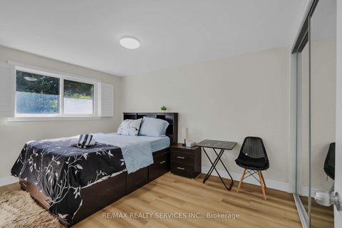 Photo 20 at 17 Avening Drive, Clairville, Toronto