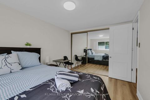 Photo 21 at 17 Avening Drive, Clairville, Toronto