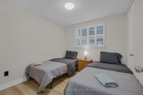 Photo 24 at 17 Avening Drive, Clairville, Toronto