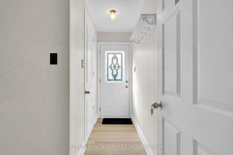 Photo 27 at 17 Avening Drive, Clairville, Toronto