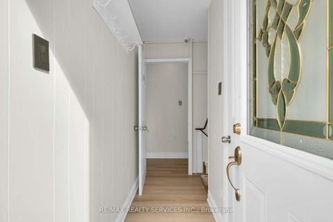 Photo 28 at 17 Avening Drive, Clairville, Toronto