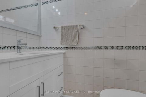 Photo 29 at 17 Avening Drive, Clairville, Toronto